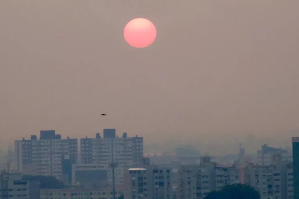 Tempo seco e quente; fumaça já faz parte da previsão do tempo em SC