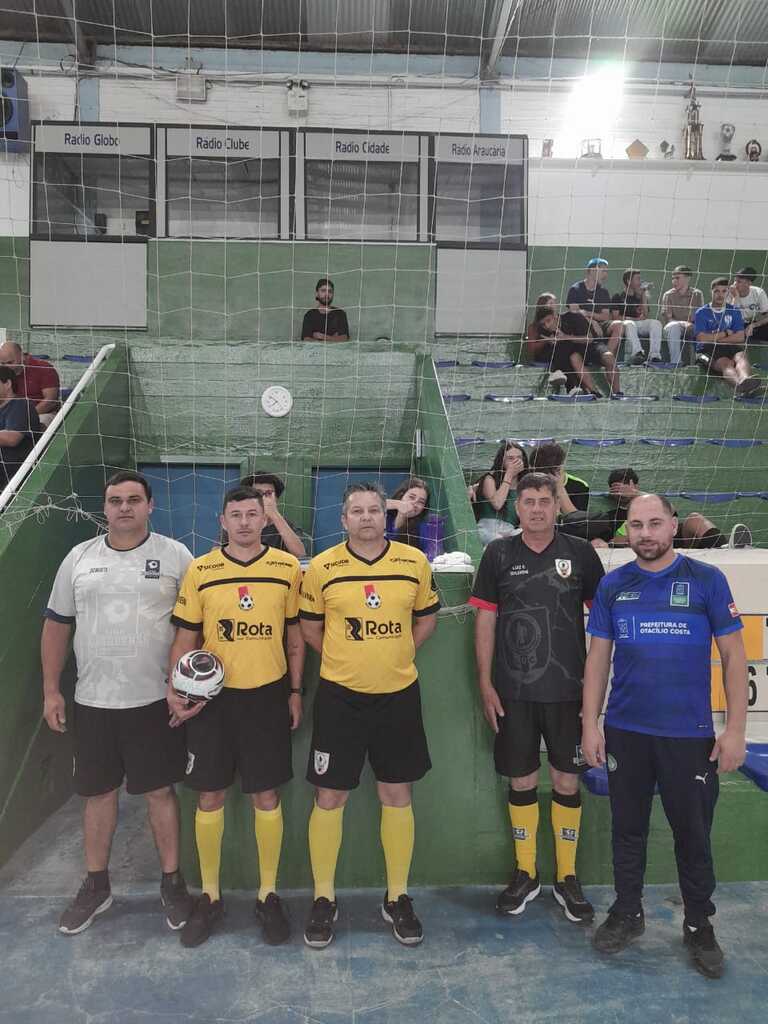 Quatro vitórias na primeira rodada do Municipal de Futsal