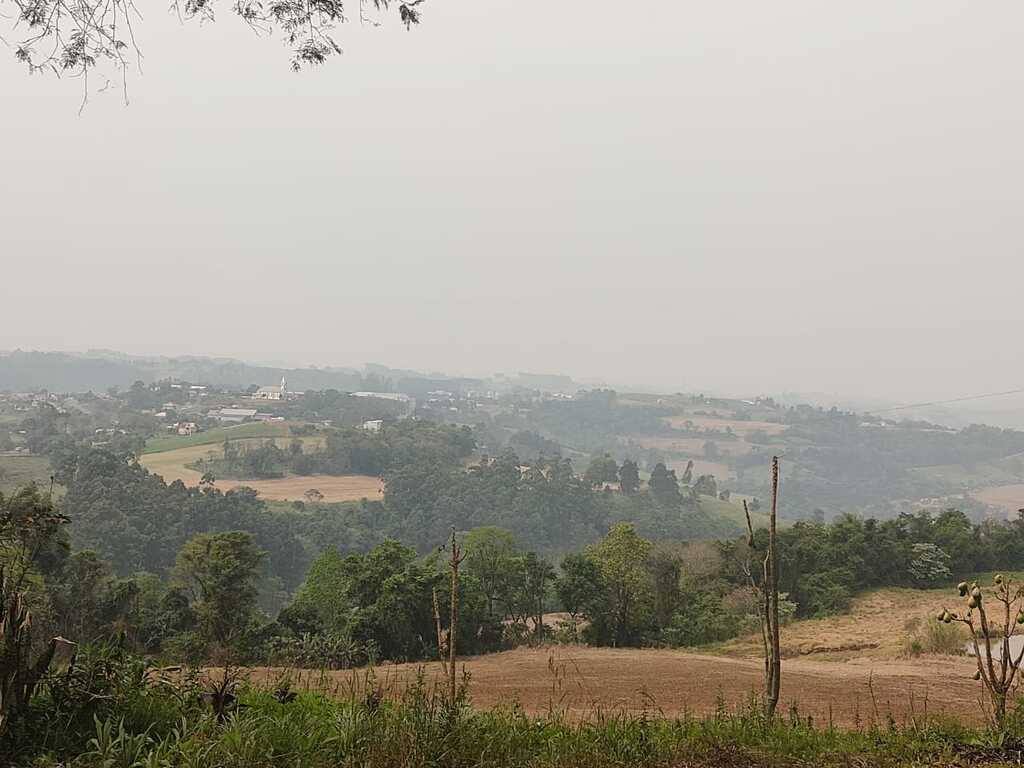 Quinta-feira com chegada de frente fria e nebulosidade