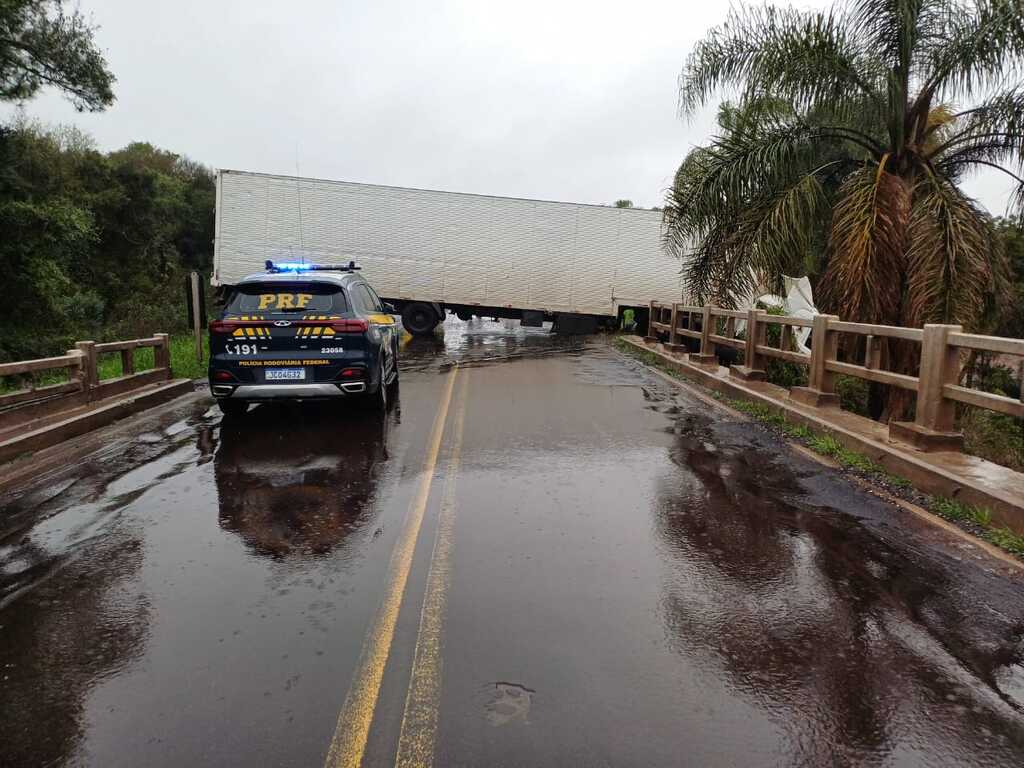 Trânsito é liberado na BR-158 entre Tupanciretã e Júlio de Castilhos após acidente com carreta