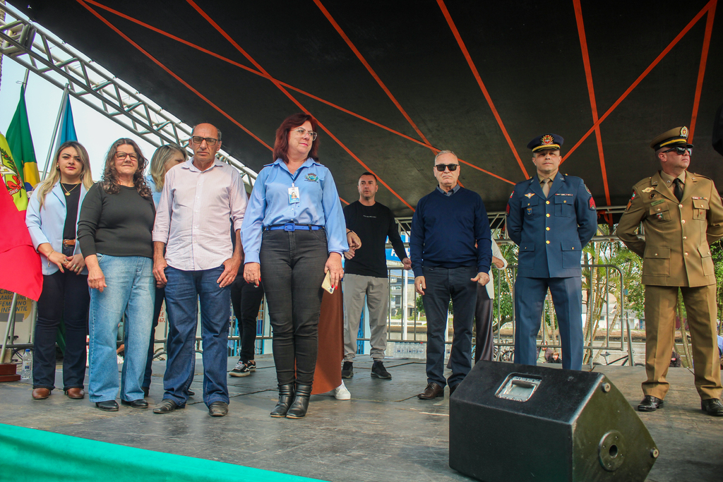 GRANDE PÚBLICO PRESTIGIA O DESFILE  DA INDEPENDÊNCIA NA REGIÃO