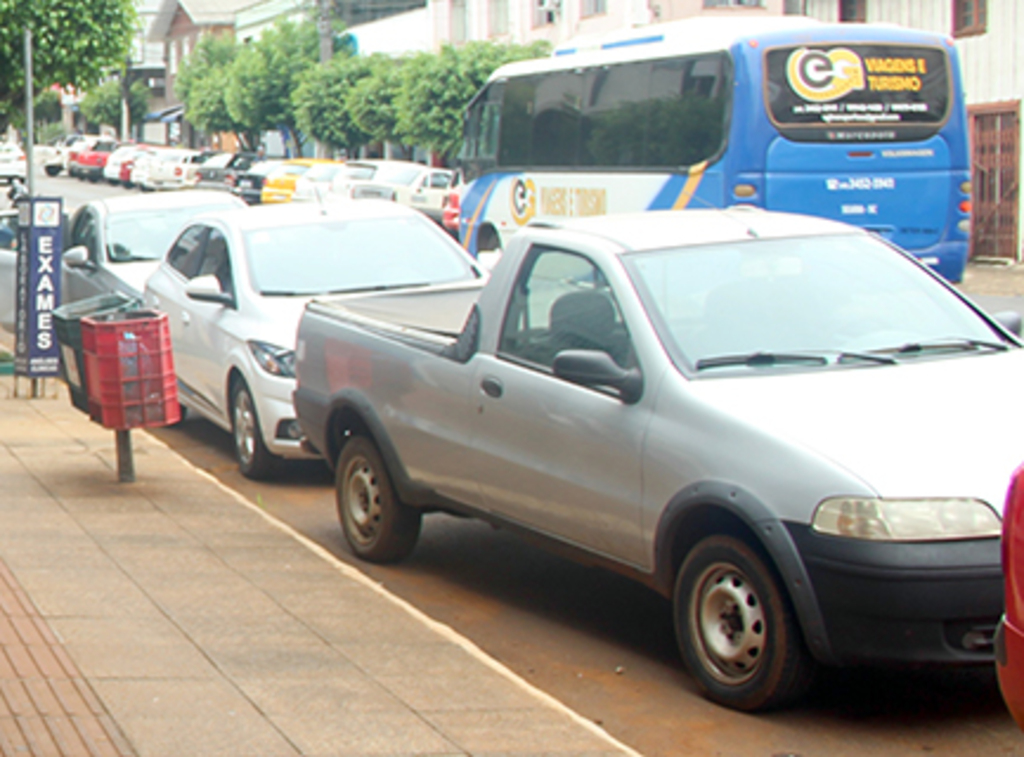  - Trânsito intenso e dificuldades de estacionamento