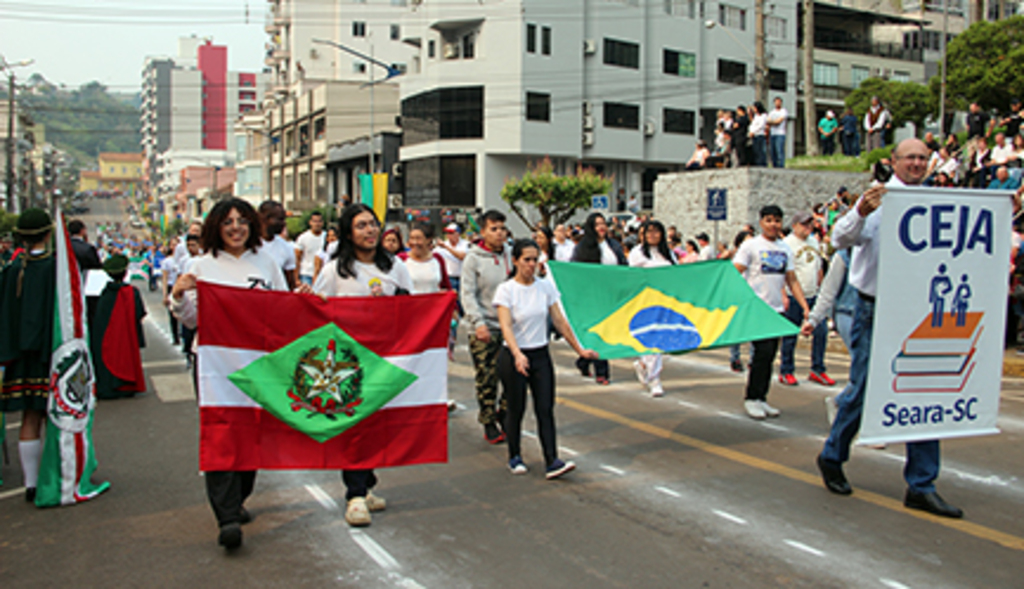  - Seara celebrou os 202 anos da Independência do Brasil com desfile na avenida