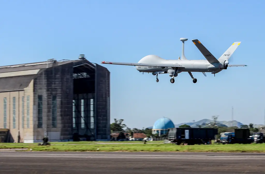 Base Aérea de Santa Maria vai receber aeronave israelense para substituir Vant que caiu durante as enchentes