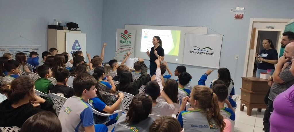 Casan celebra Dia da Árvore em escolas da Região Oeste