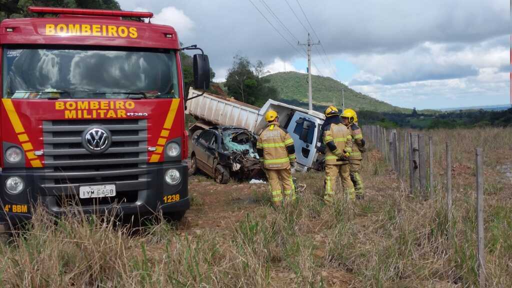 título imagem Motorista morre em colisão com caminhão na estrada de São Martinho da Serra