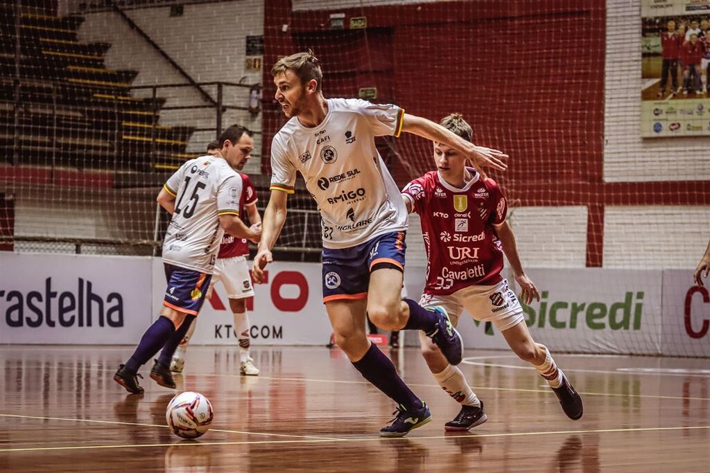 Foto: Ricardo Weschenfelder (UFSM Futsal) - Atlântico jogou com a escalação principal e fez 9 a 1 na Federal