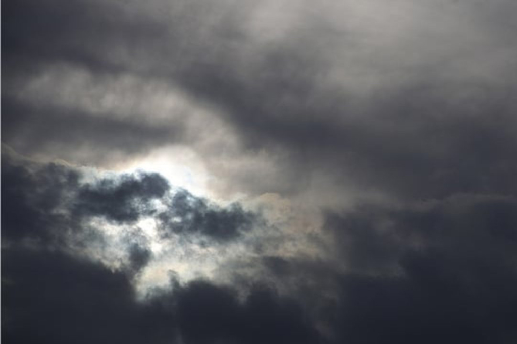 Previsão do Tempo: semana começa com chuva e céu nublado em SC