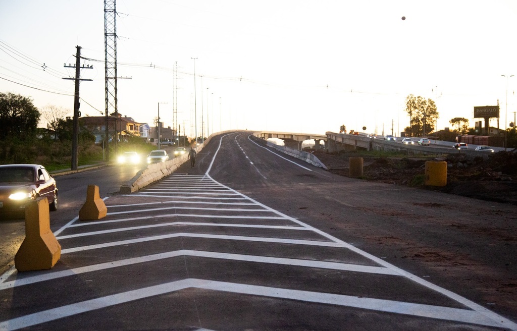 Trânsito no segundo viaduto da Uglione deve ser liberado nesta terça-feira