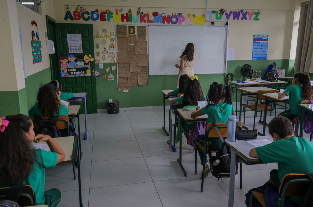 GOVERNO DO ESTADO ENVIA PARA ALESC PROPOSTA DE DESCOMPACTAÇÃO COM PROJETO QUE INVESTE R$ 529,5 MILHÕES NA VALORIZAÇÃO DOS PROFESSORES