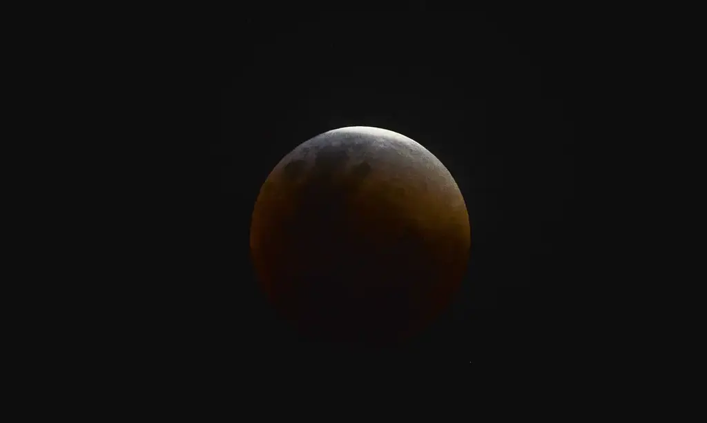 ECLIPSE PARCIAL DA LUA ACONTECE HOJE; VEJA COMO ASSISTIR PELA INTERNET
