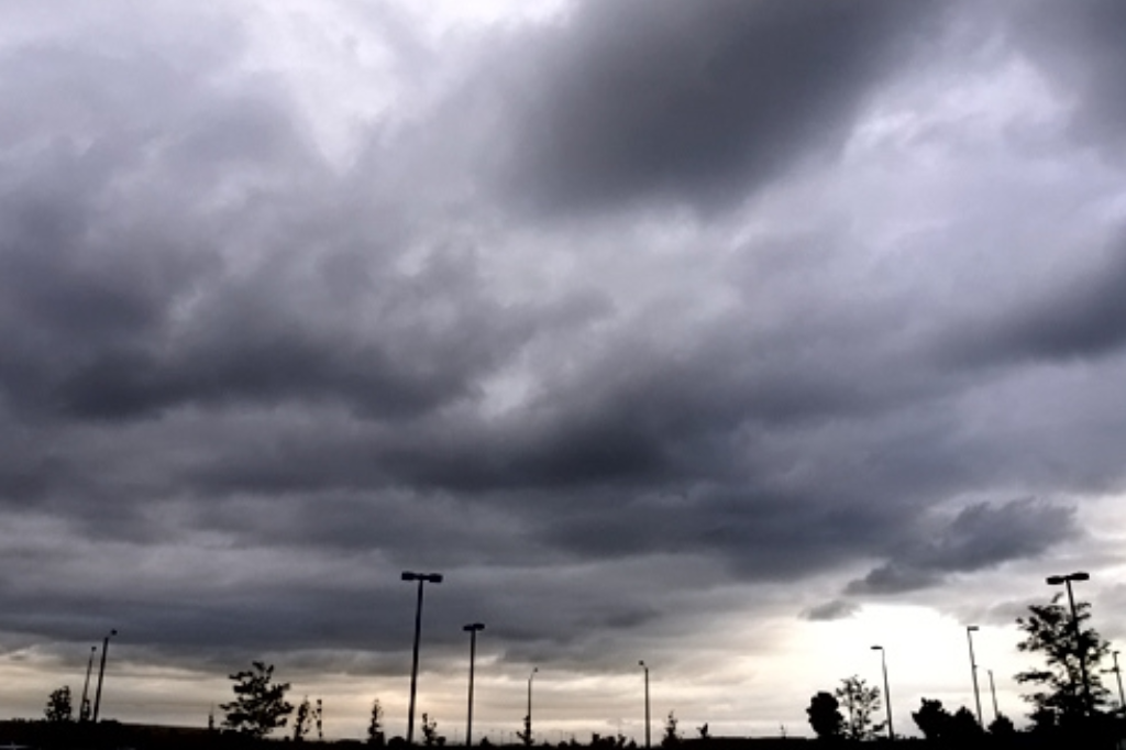 Quente e frio; temperaturas voltam a oscilar em SC e instabilidades provocam chuva