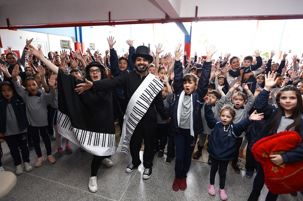 Pianístico leva espetáculo infantil a escolas de Joinville