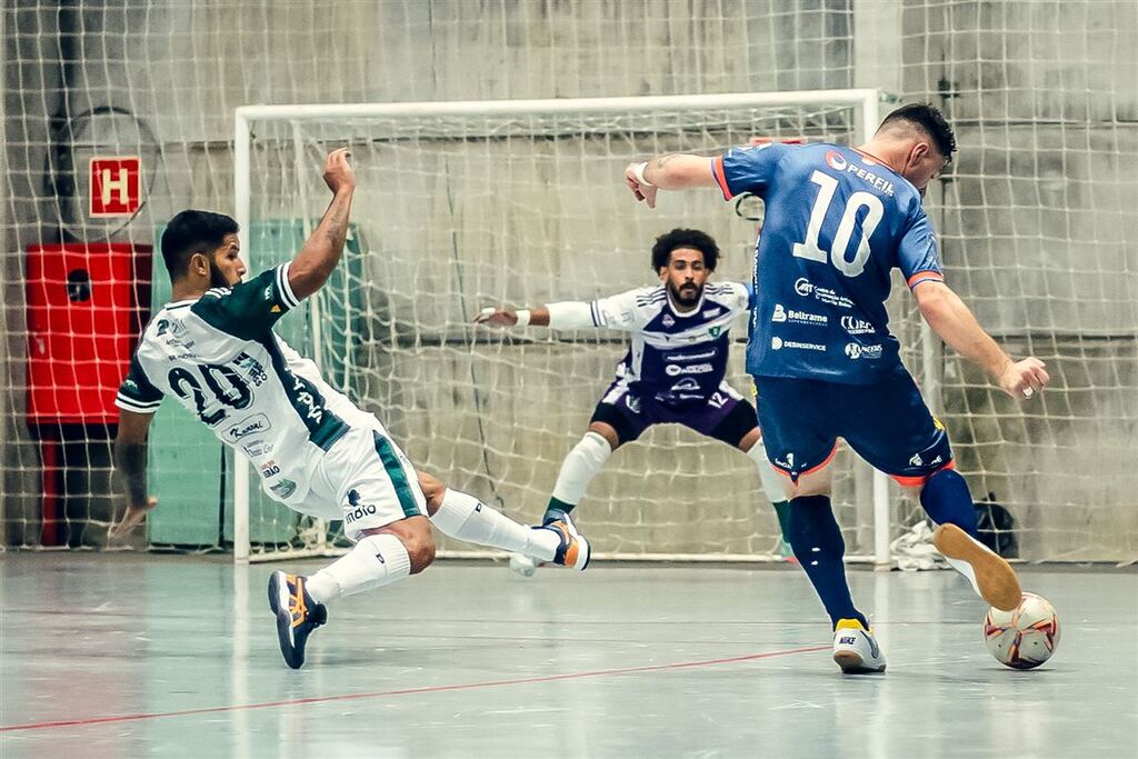 Foto:Ricardo Weschenfelder (UFSM Futsal) - Federal irá enfrentar a AFA no mata-mata. Na 1ª fase, times estavam no mesmo grupo e duelaram duas vezes, com duas vitórias da Federal