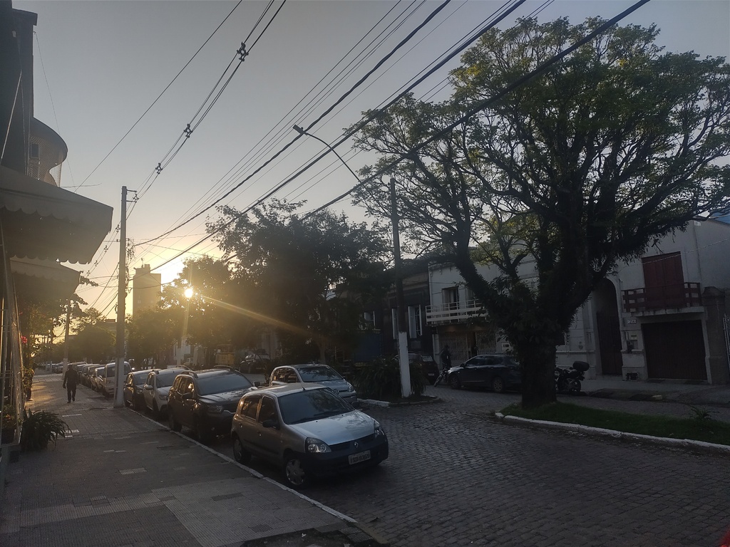 Frente fria traz chuva forte e risco de tempestades