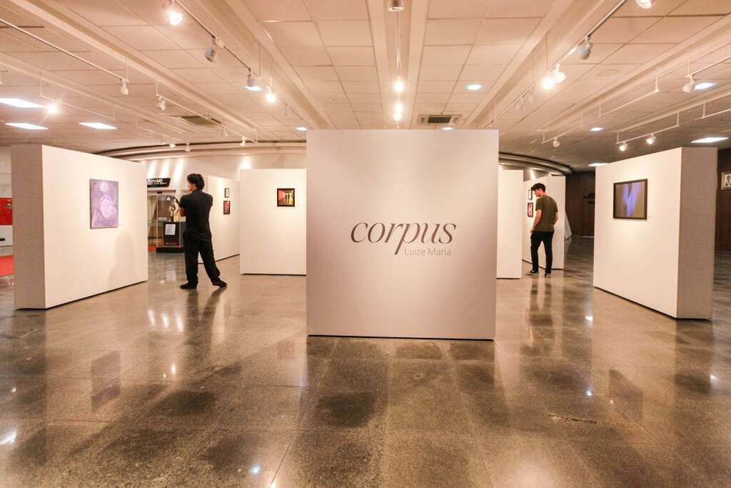 Exposição “Corpus” mescla obras feitas por IA e pinturas com técnicas tradicionais