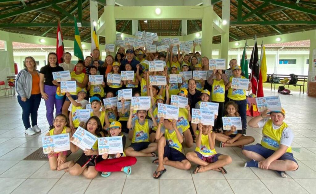 PROJETO GOLFINHO FORMA 110 CRIANÇAS EM SÃO JOÃO DO SUL
