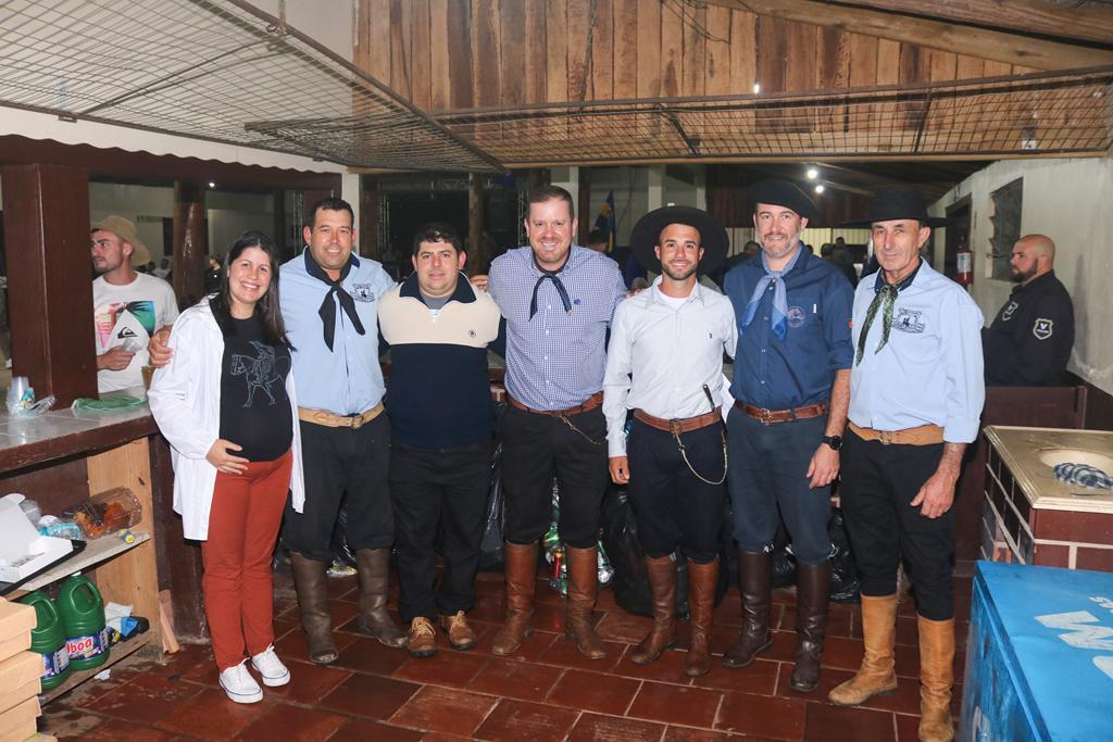 CTG PORTEIRA DO FAXINAL PROMOVEU RONDAS CRIOULAS NA SEMANA FARROUPILHA EM PRAIA GRANDE