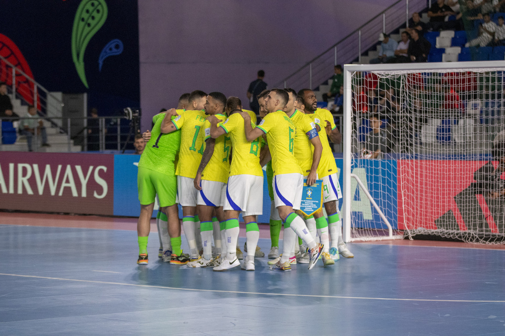 título imagem Brasil descobre o adversário das oitavas de final da Copa do Mundo de Futsal; confira