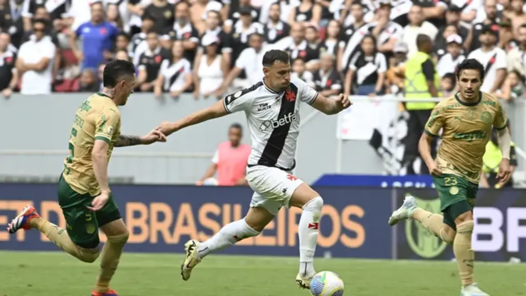 Palmeiras vence Vasco por 1 a 0 e segue firme no Campeonato Brasileiro