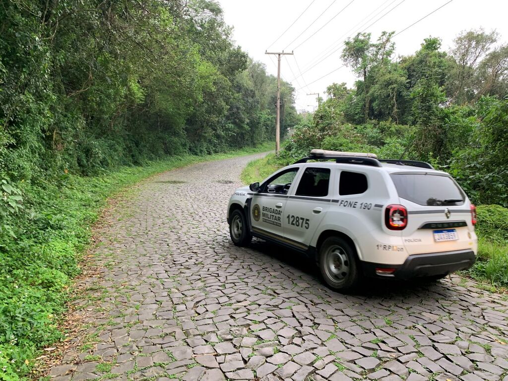 Corpo com marcas de tiro é encontrado às margens da Estrada do Perau