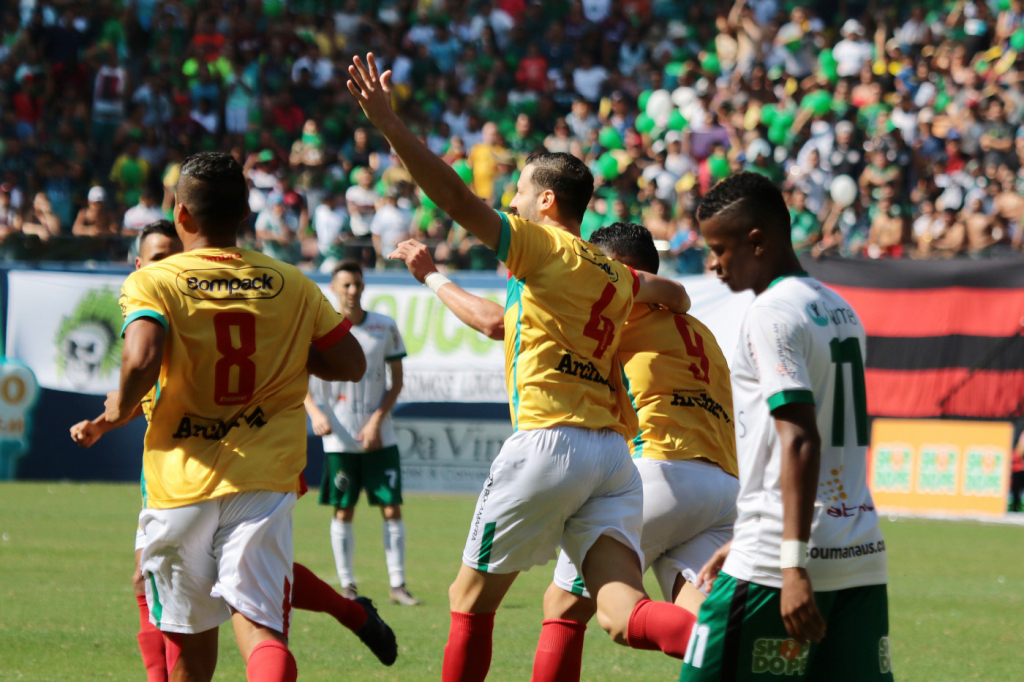 Guilherme Queiroz marca e Brusque derrota Amazonas na Série B