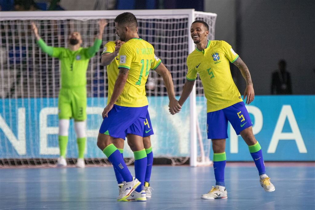 Brasil goleia a Costa Rica e avança para as quartas de final da Copa do Mundo de Futsal