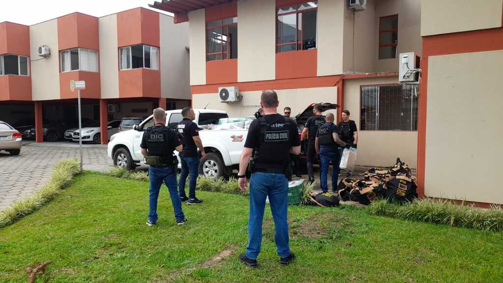 Polícia Civil de Lages incinera 700 quilos de drogas apreendidas em operação