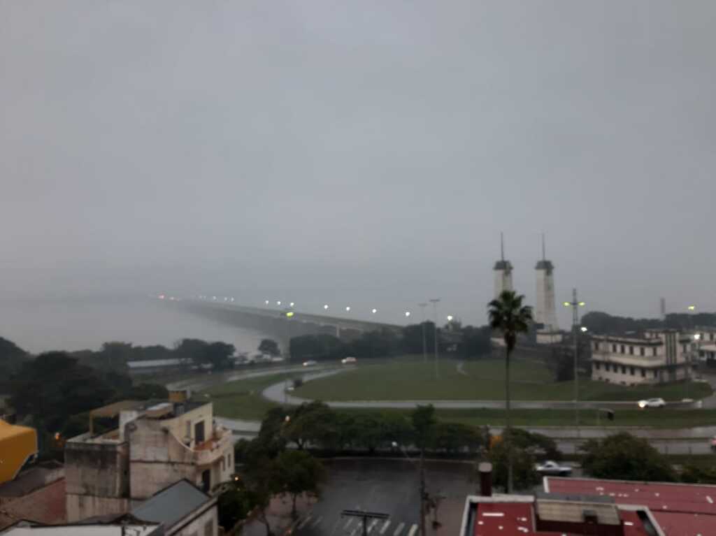 Madrugada foi de chuva forte e trovoadas