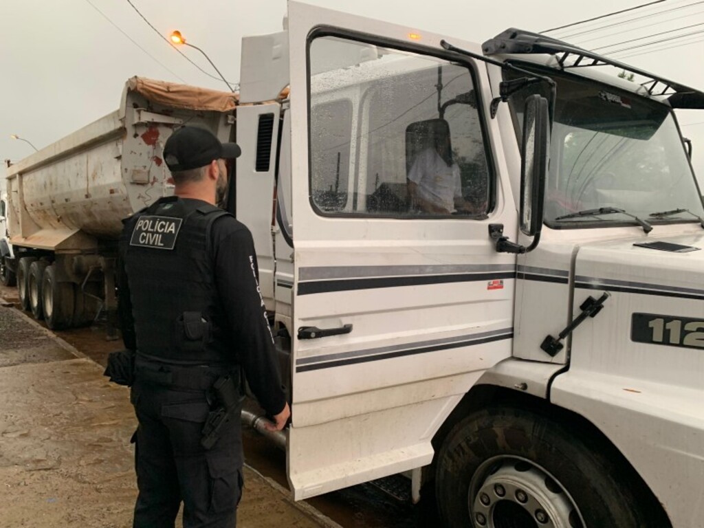 título imagem Investigação da Polícia Civil de Santa Maria prende 18 pessoas e desarticula quadrilha especializada em furto de caminhões no Estado