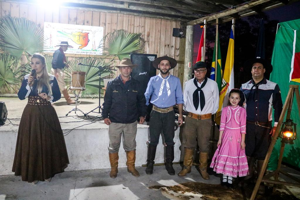 PROGRAMAÇÃO ESPECIAL NO DIA DO GAÚCHO ENCERRA  A SEMANA FARROUPILHA DO CTG PORTEIRA CATARINENSE