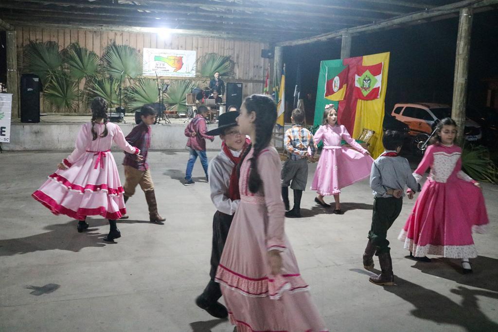 PROGRAMAÇÃO ESPECIAL NO DIA DO GAÚCHO ENCERRA  A SEMANA FARROUPILHA DO CTG PORTEIRA CATARINENSE