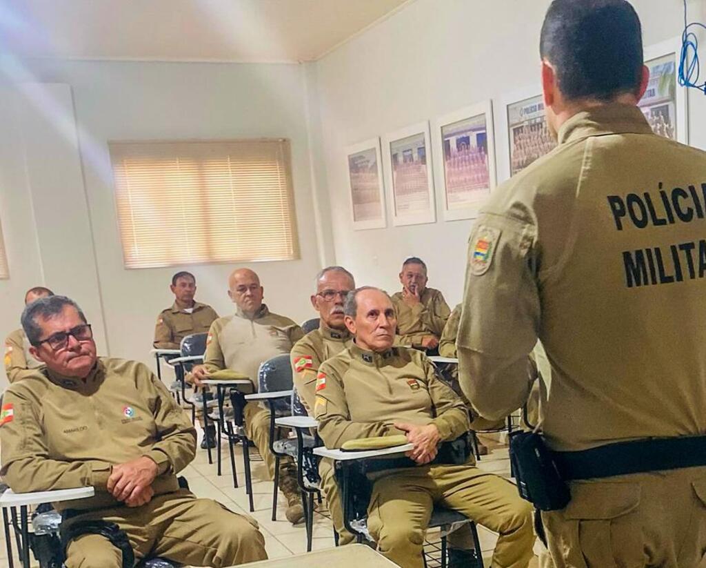 POLÍCIA MILITAR PROMOVE PALESTRA DE REVITALIZAÇÃO PARA OS MILITARES DA RESERVA QUE ATUAM NAS ESCOLAS
