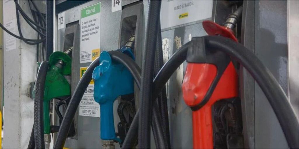 Gasolina e diesel estão 4% mais caros no Brasil que no exterior, aponta Abicom