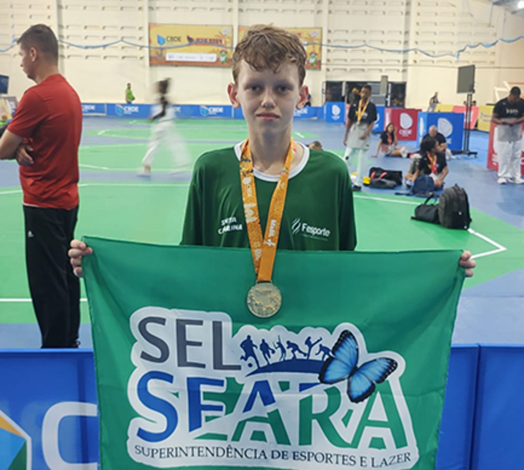  - Vitor Antônio Neves Theobald, 14 anos, é bicampeão dos Jogos Escolares Brasileiros