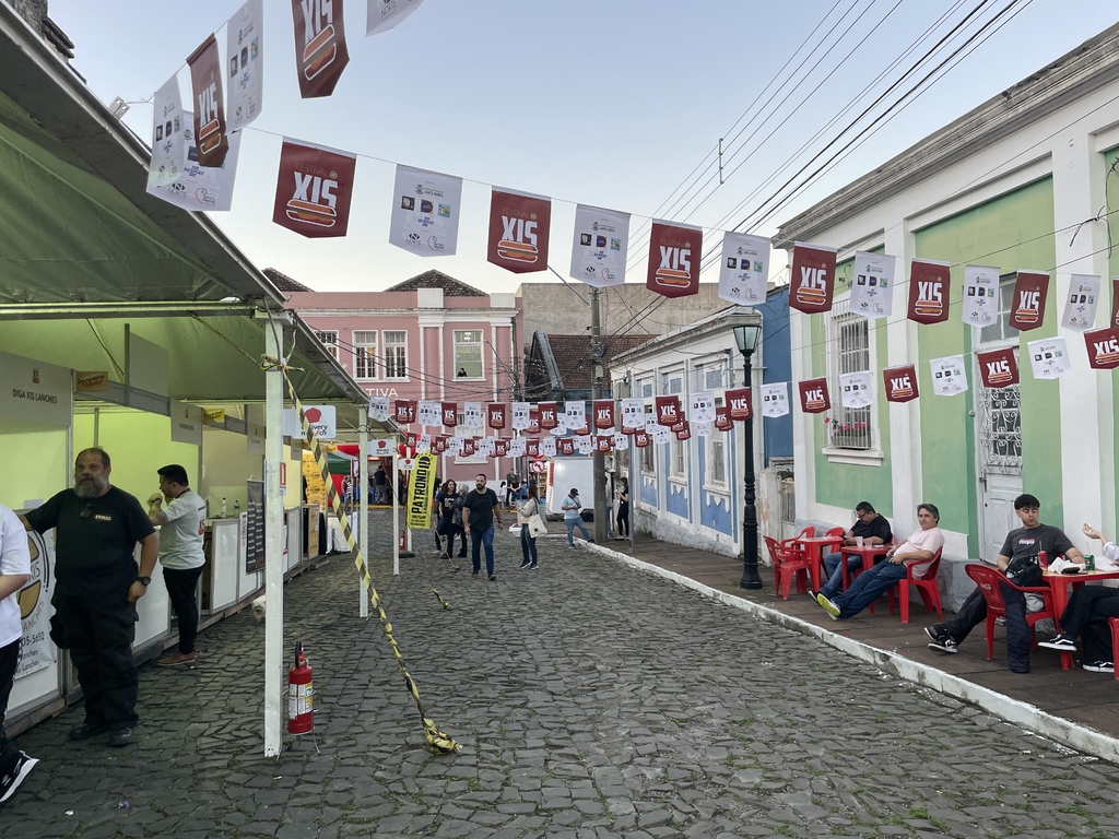 Vai um xis? Festival que celebra o lanche preferido dos santa-marienses teve início nesta sexta-feira