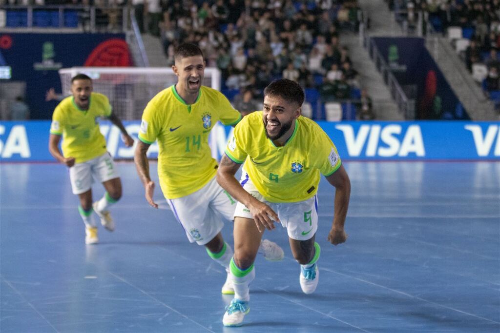 Foto: Leto Ribas (CBF) - Leandro Lino, à frente, marcou o segundo gol da vitória brasileira diante do Marrocos