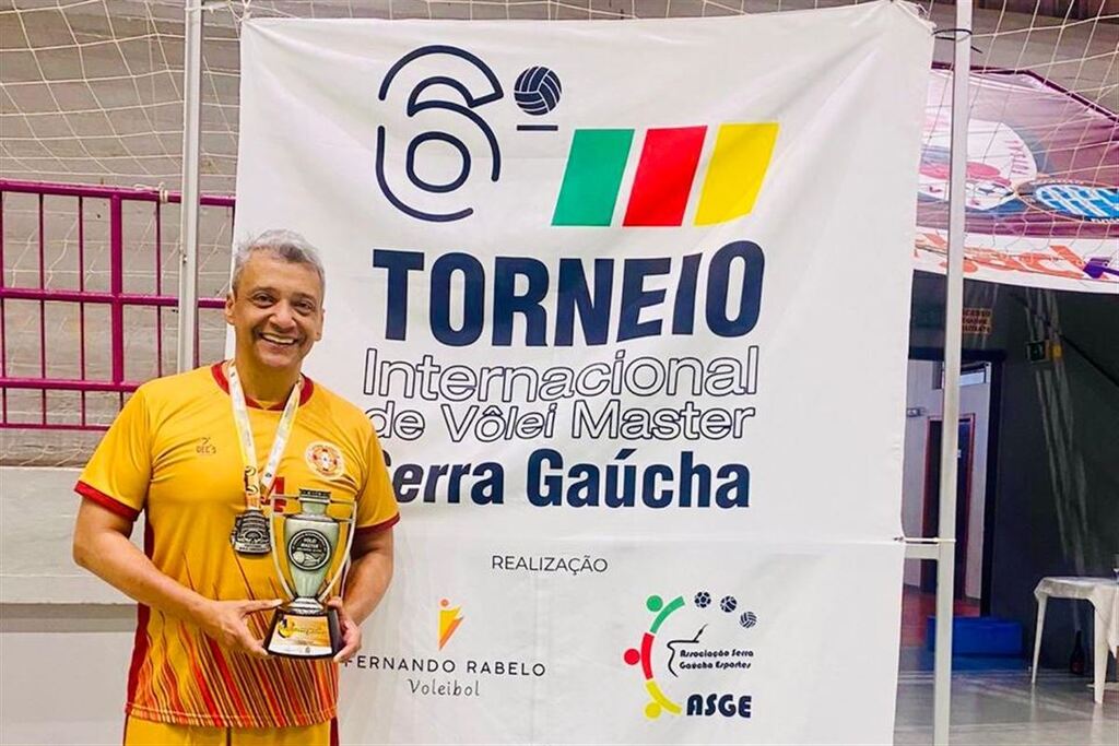 título imagem Gestor da AVF é vice-campeão de torneio master e recebe homenagem de Federação Gaúcha de Voleibol