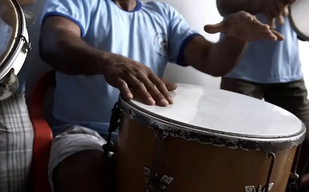 título imagem Instrumentos do samba se tornam manifestações da cultura nacional