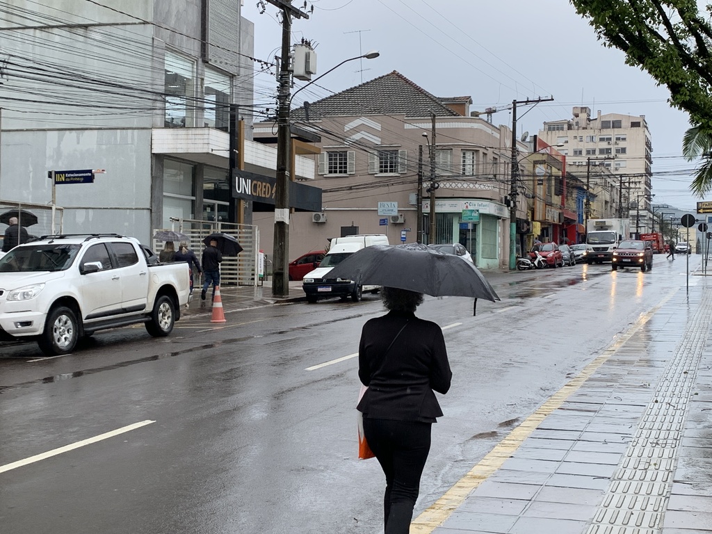 título imagem Após temperaturas elevadas, terça-feira tem chuva expressiva e queda nas temperaturas