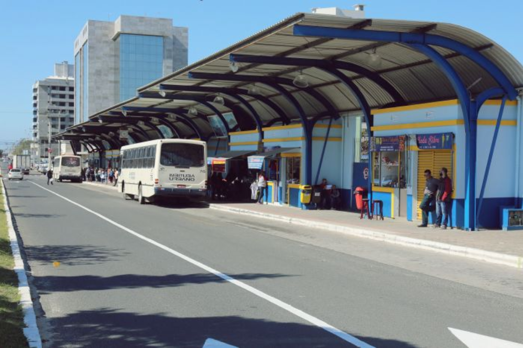 Imagem reprodução - Imbituba tem novo ponto de recarga do cartão de ônibus em frente ao terminal urbano