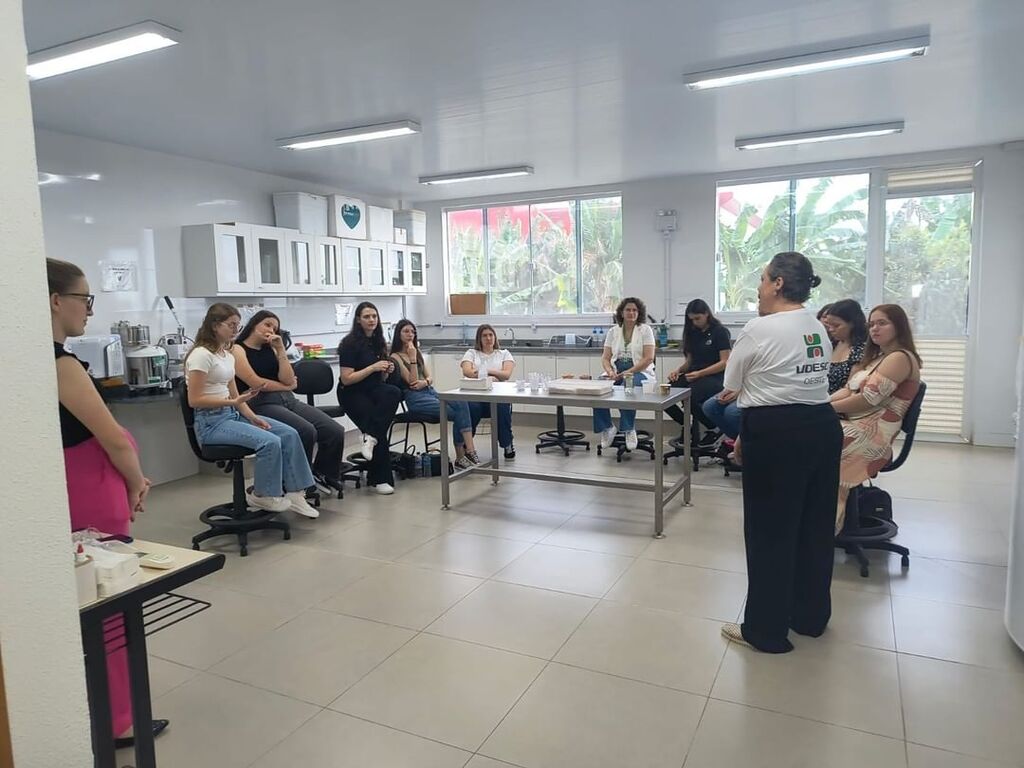 Alunos do IFSC de Xanxerê visitam DEAQ da UDESC em Pinhalzinho