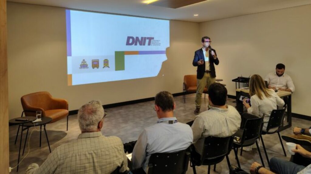 DNIT apresenta na ACIB prazo para concluir obras de duplicação da BR-470
