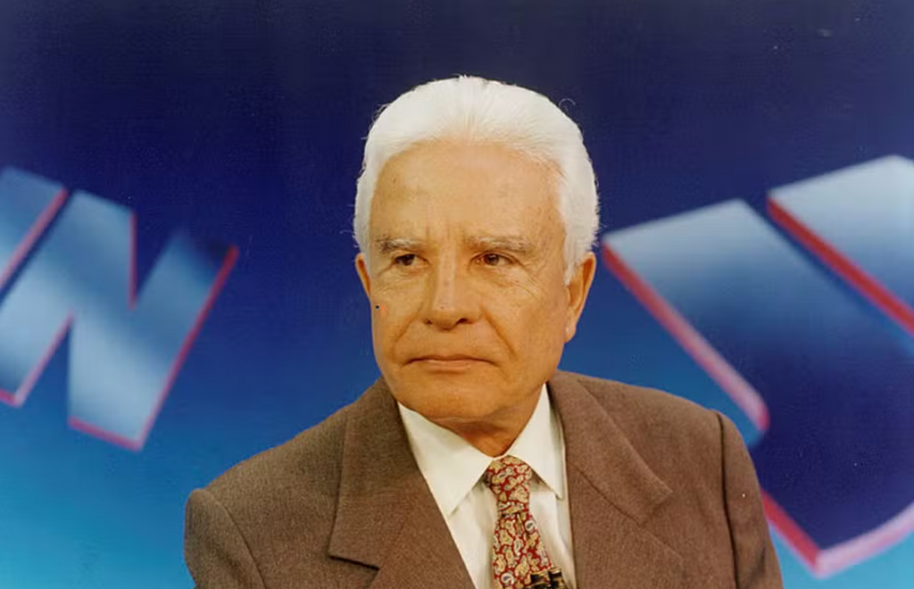 Acervo Grupo Globo - Cid Moreira durante apresentação do Jornal Nacional