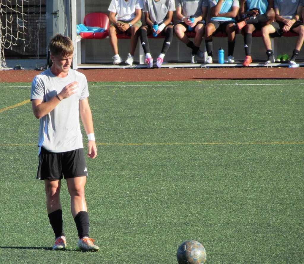 Foto: Arquivo pessoal - Atleta atua como meia, mas diz que também pode jogar aberto nos lados de campo. Ele está há quase um mês em Barcelona