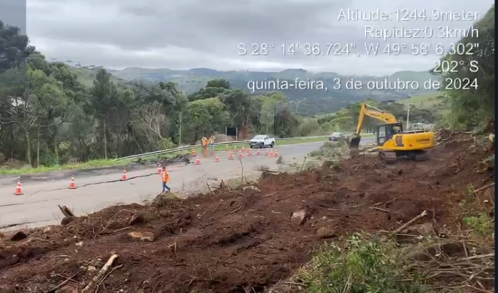 Infraestrutura trabalha para liberar trecho interditado da SC-114, na Serrinha, em São Joaquim