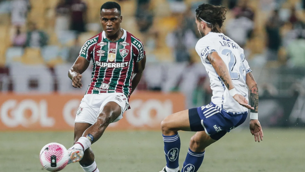 Fluminense vence Cruzeiro e sai provisoriamente da zona de rebaixamento no Brasileirão