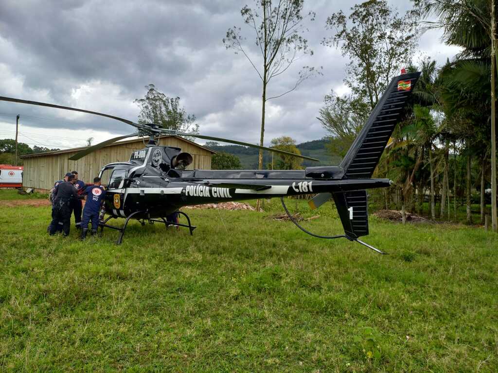 ACIDENTE ENTRE DUAS MOTOS DEIXA 03 PESSOAS FERIDAS EM SANTA ROSA DO SUL