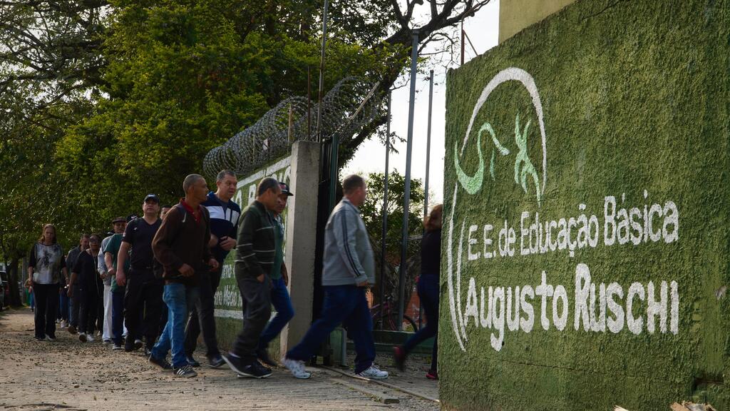 Domingo de eleições será de nebulosidade, mas chance de chuva é mínima