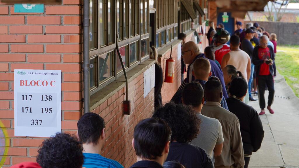 Poucas filas e tranquilidade: como está a votação em Santa Maria na manhã deste domingo